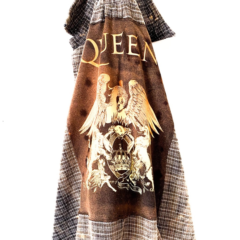 Queen Bleached Out Vintage Wash Gradient Crest Raw Cropped Plaid Band Flannel